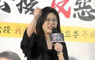 国民党党主席稳了？郑丽文怒批蓝营：不敢认中国人就去民进党！